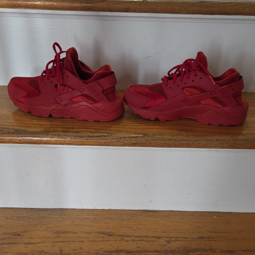 Nike Hurraches All Red